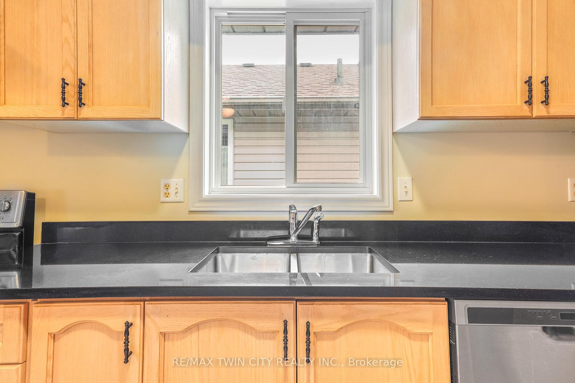 11 Cork Crescent photo 11