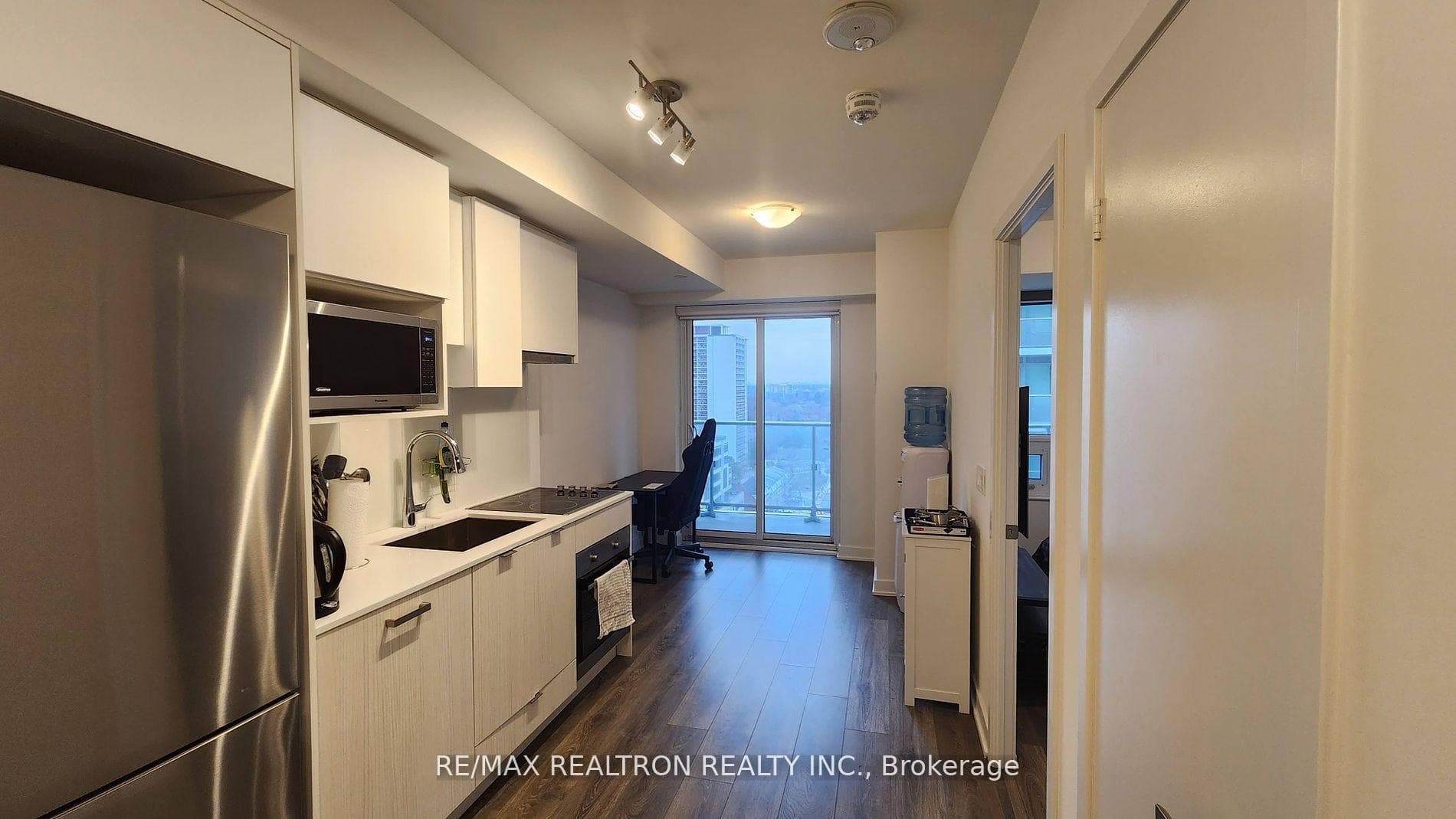 195 Redpath Avenue Unit 1413 photo 5