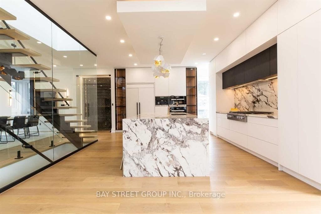 187 Rathburn Road photo 9