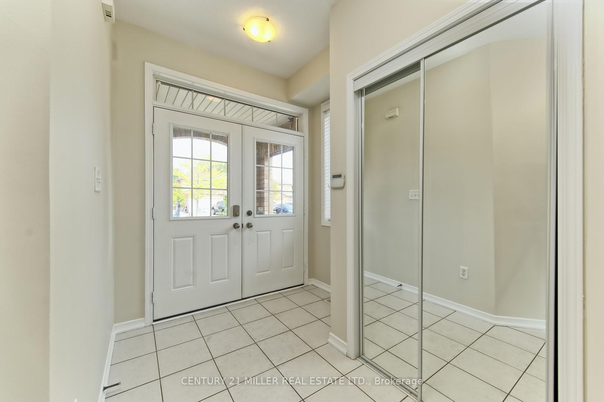 126 Merrilee Crescent photo 3