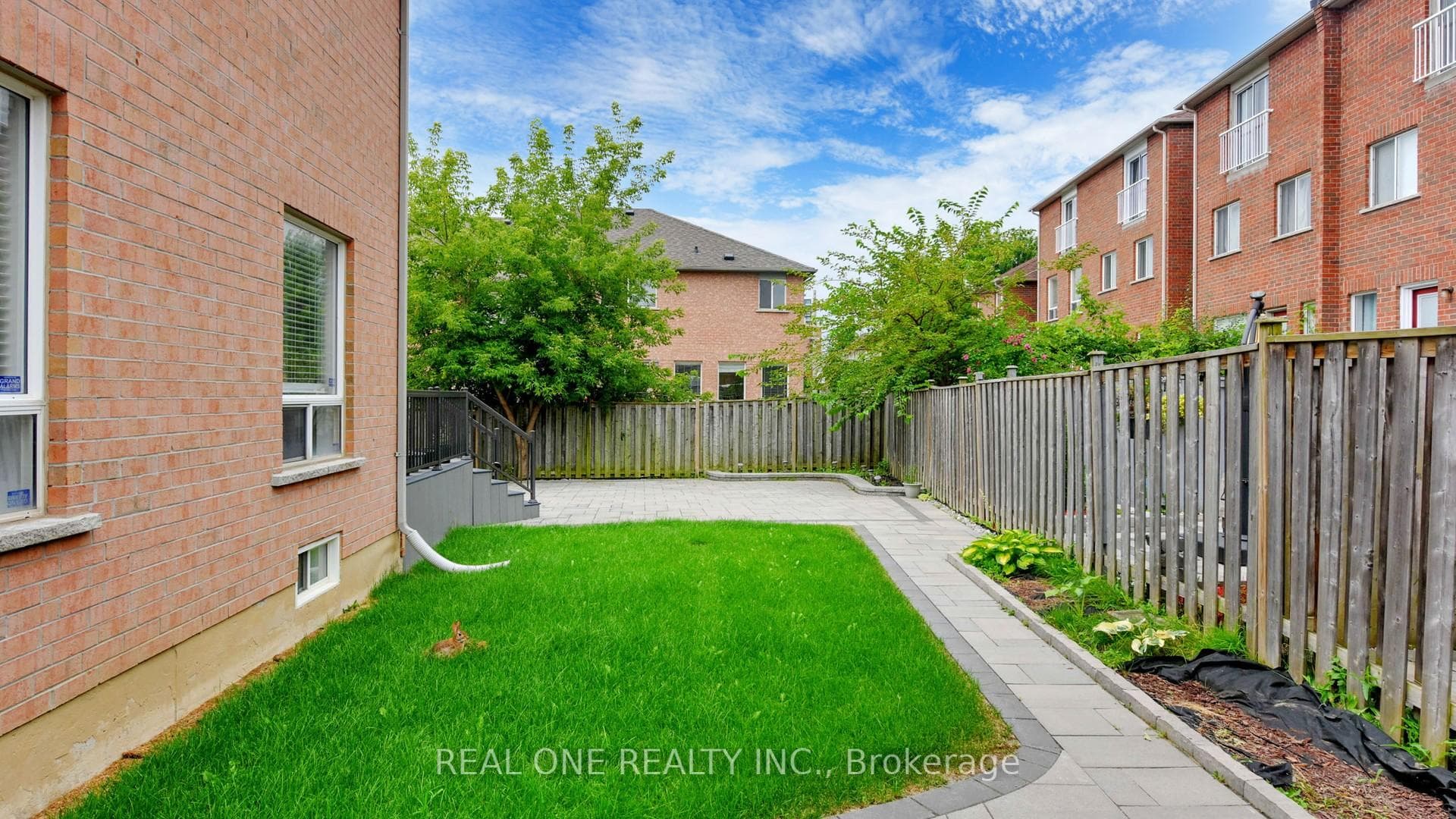 86 Revelstoke Crescent photo 36