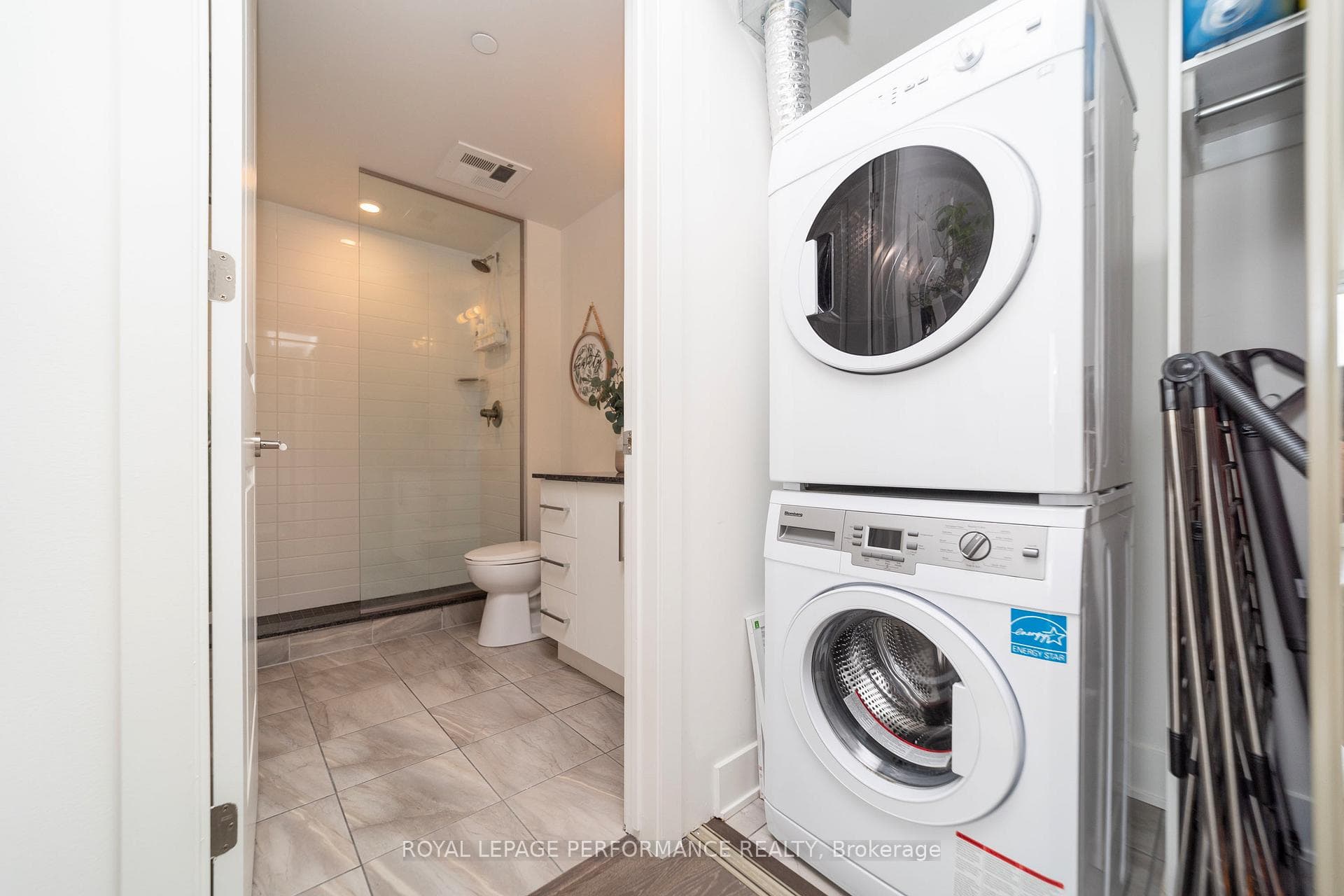 485 RICHMOND Road Unit 1706 photo 17
