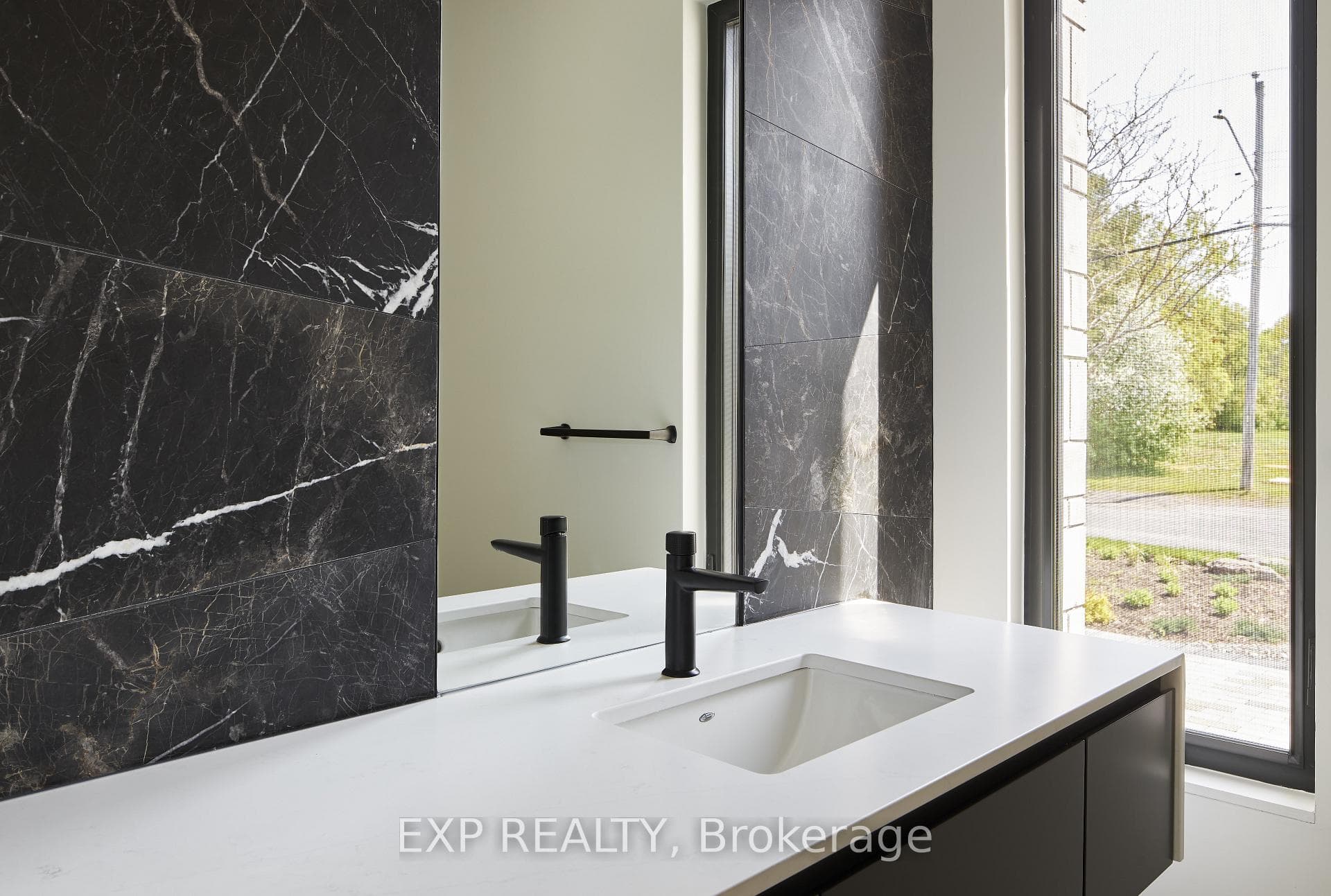 32 CLOVELLY Road photo 12