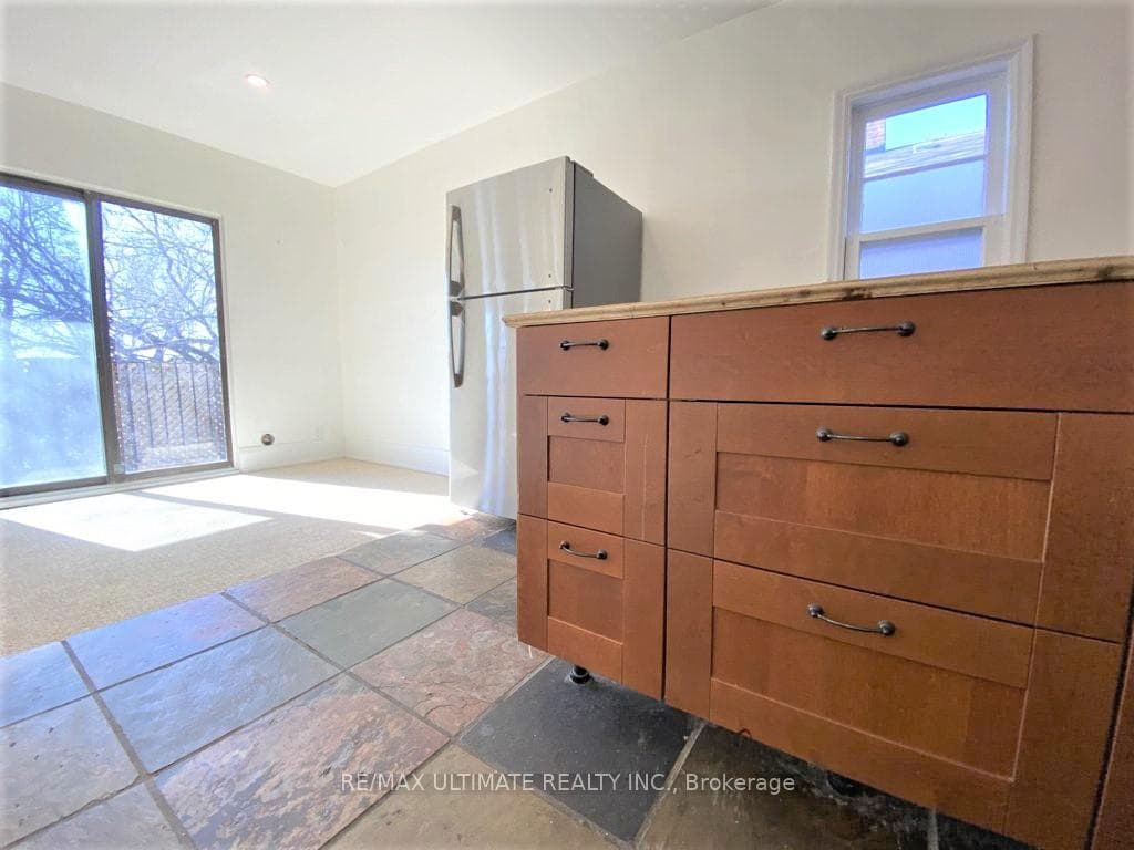 533 Kingston Road photo 48