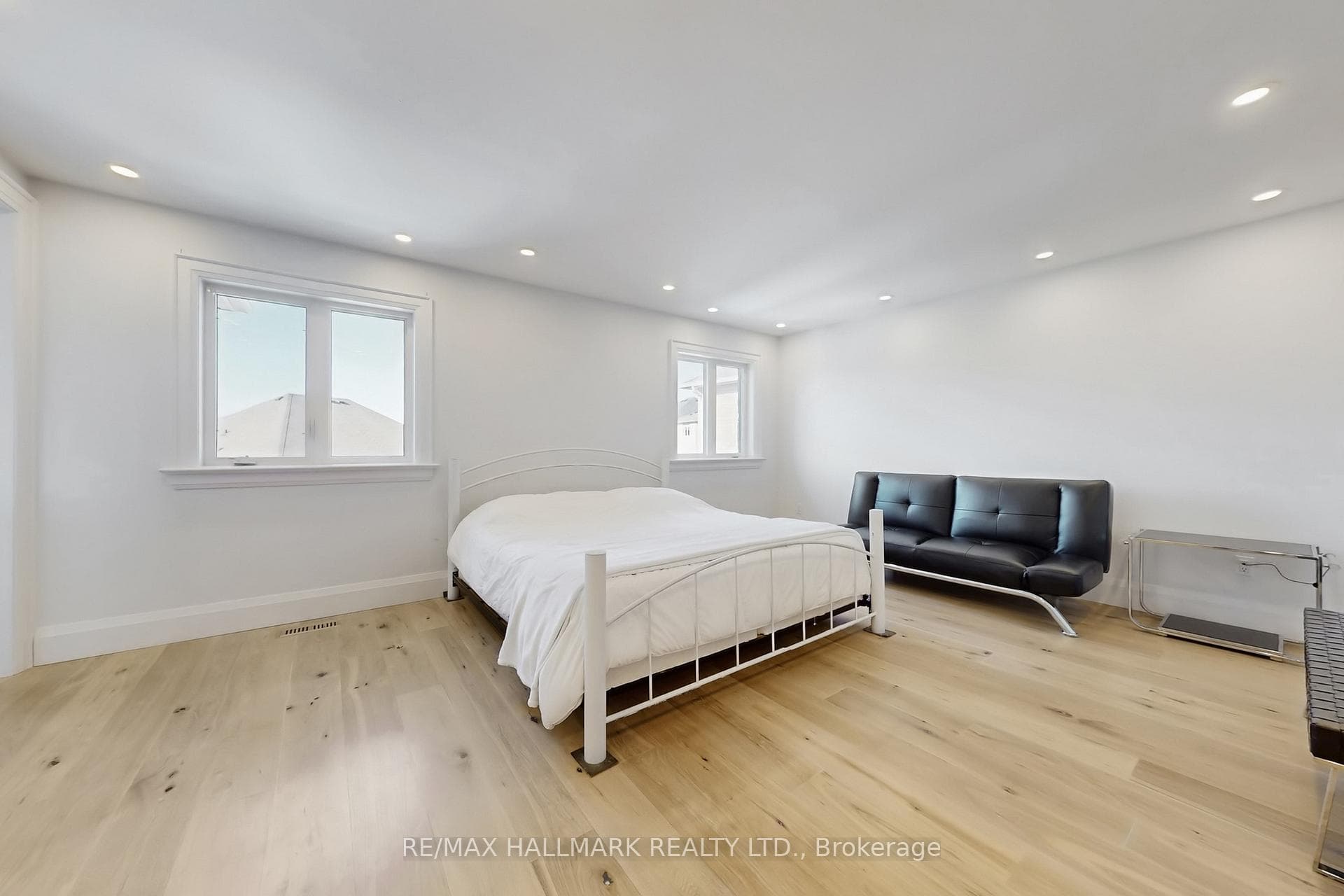1135 Cenotaph Boulevard photo 21
