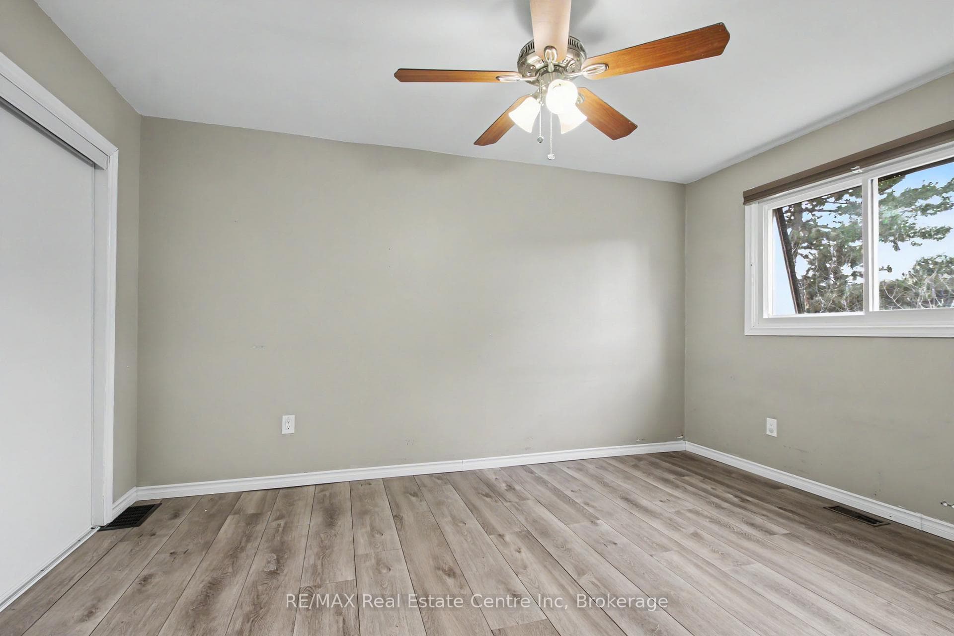371 Bronte Street Unit 49 photo 21