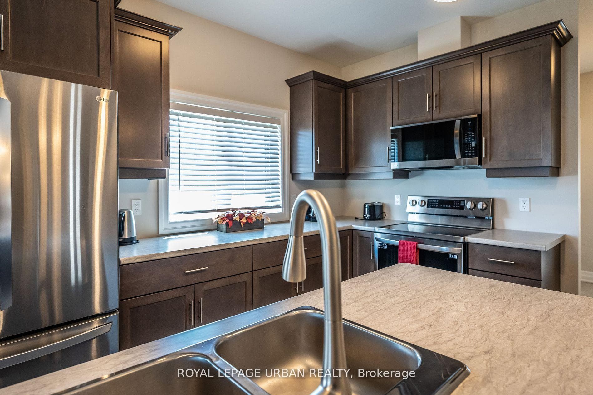 411 Mary Rose Avenue photo 4