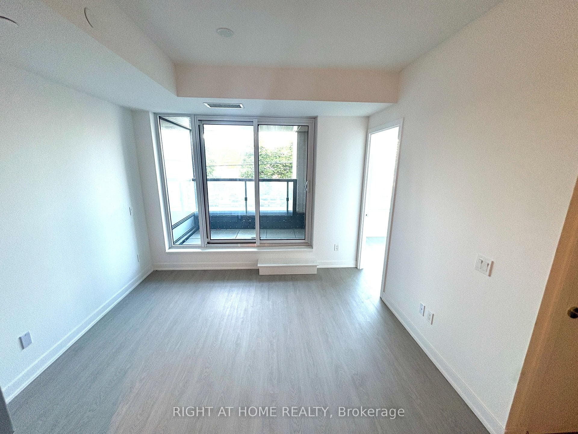 8188 Yonge Street Unit 221 photo 6