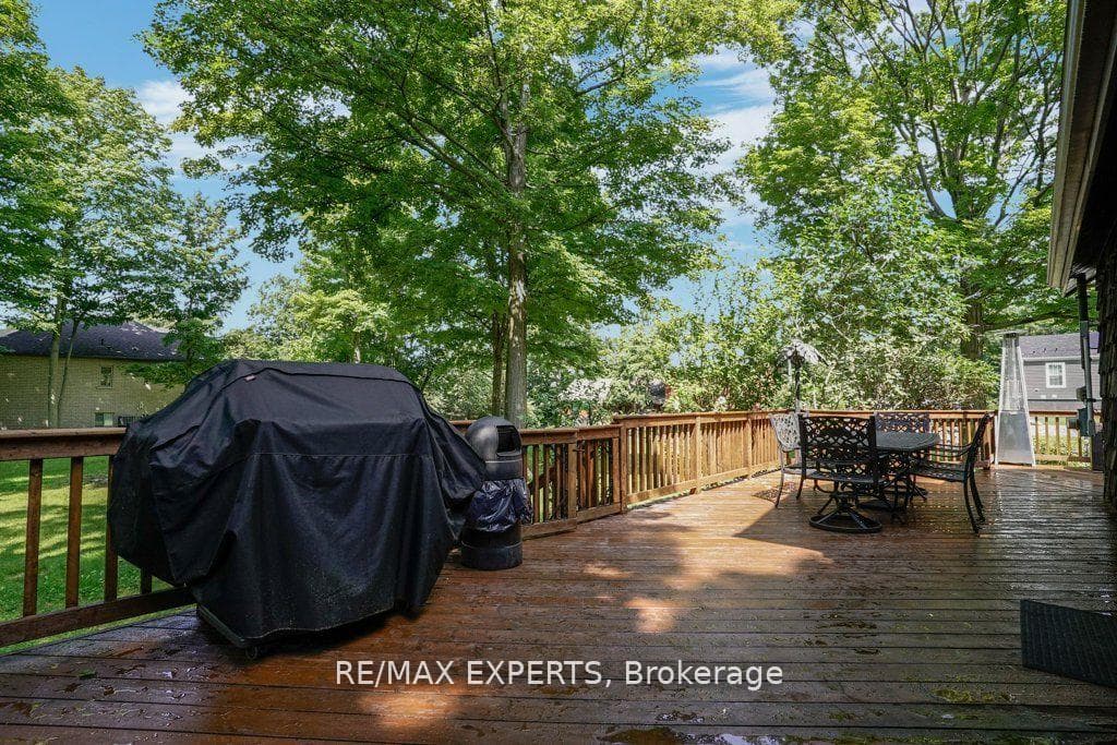 4882 Mapleview Crescent photo 4