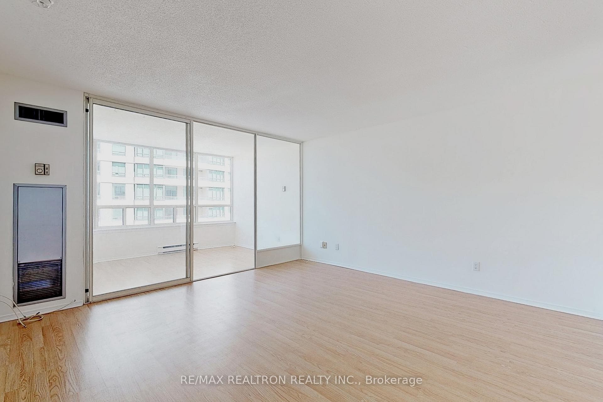 30 Greenfield Avenue Unit 1902 photo 10