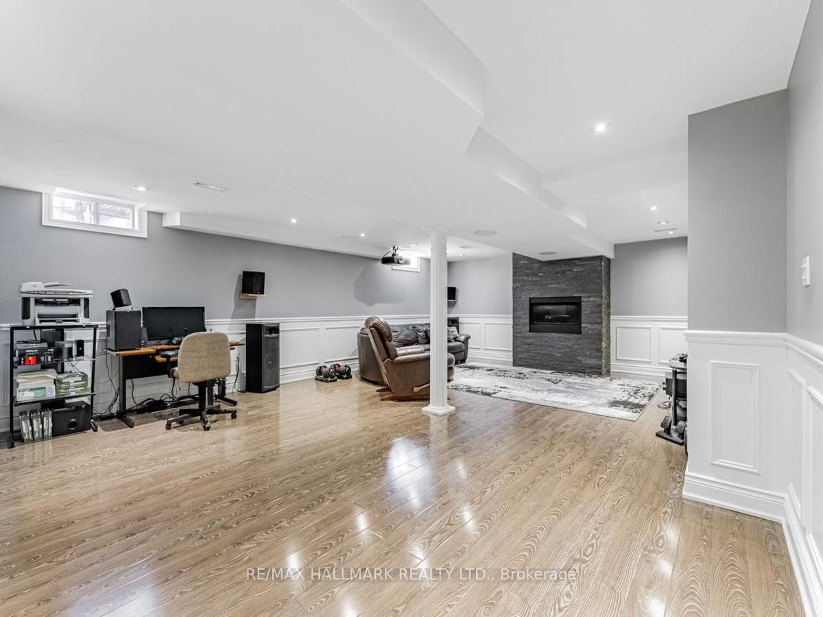 151 Bellini Avenue photo 31