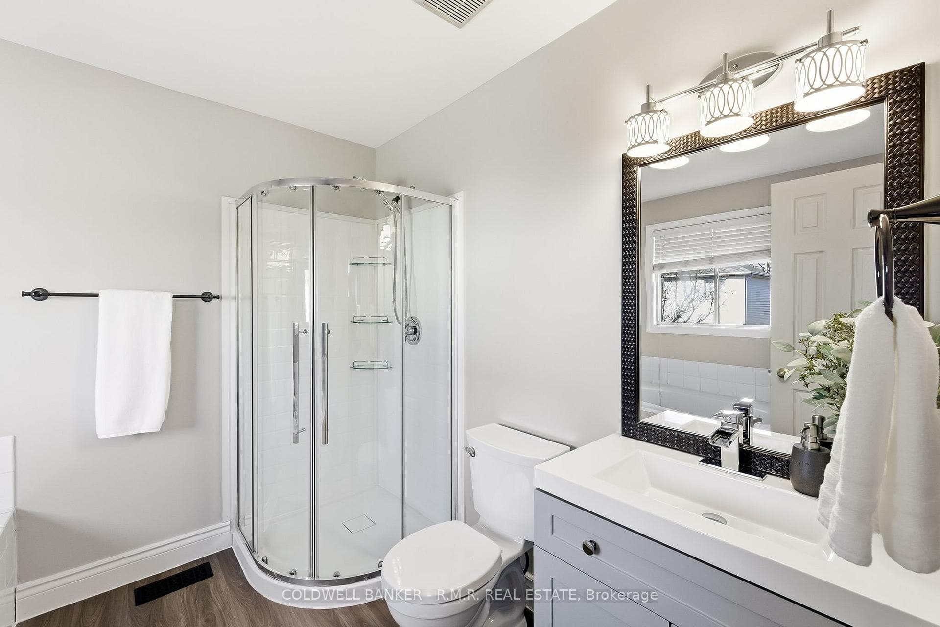 105 Brownstone Crescent photo 31