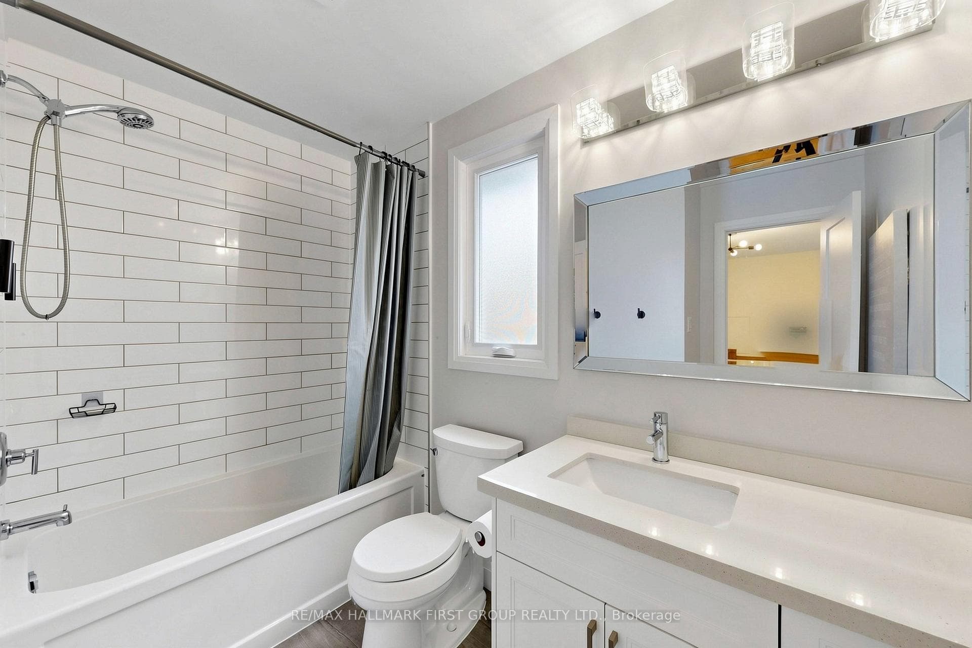 1746 Bronte Square photo 31