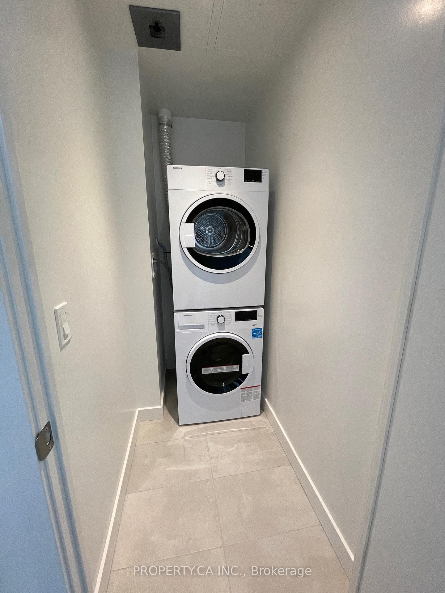 448 Burnhamthorpe Road Unit 417 photo 9