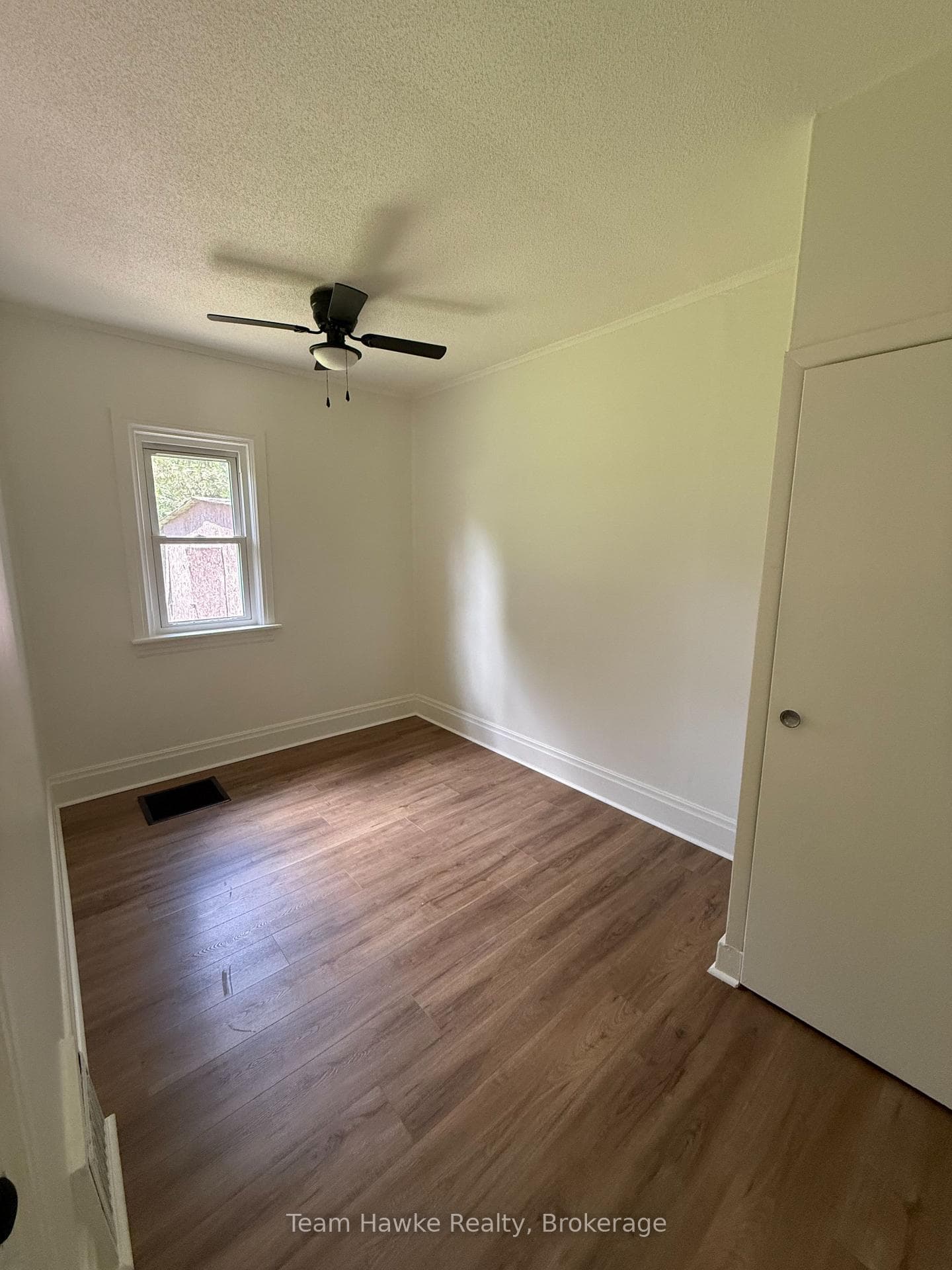 458 Russell Street photo 11