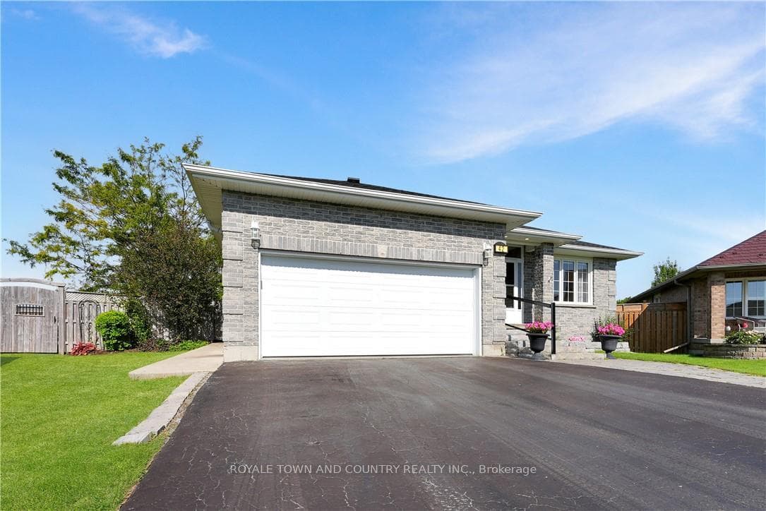 42 Matchett Crescent photo 3