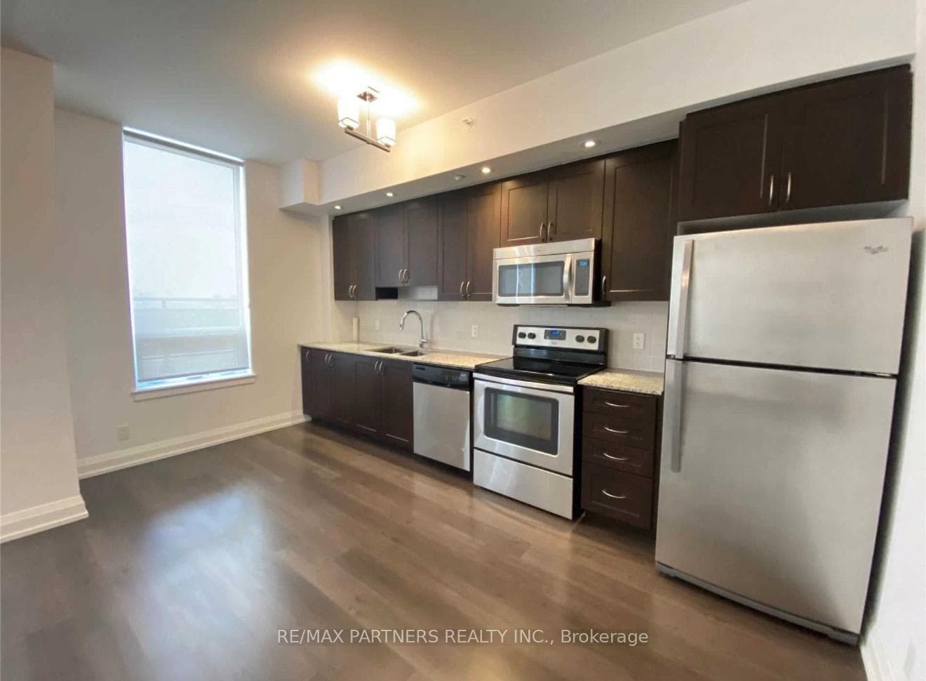 370 Highway 7 Road Unit Ph16 photo 5