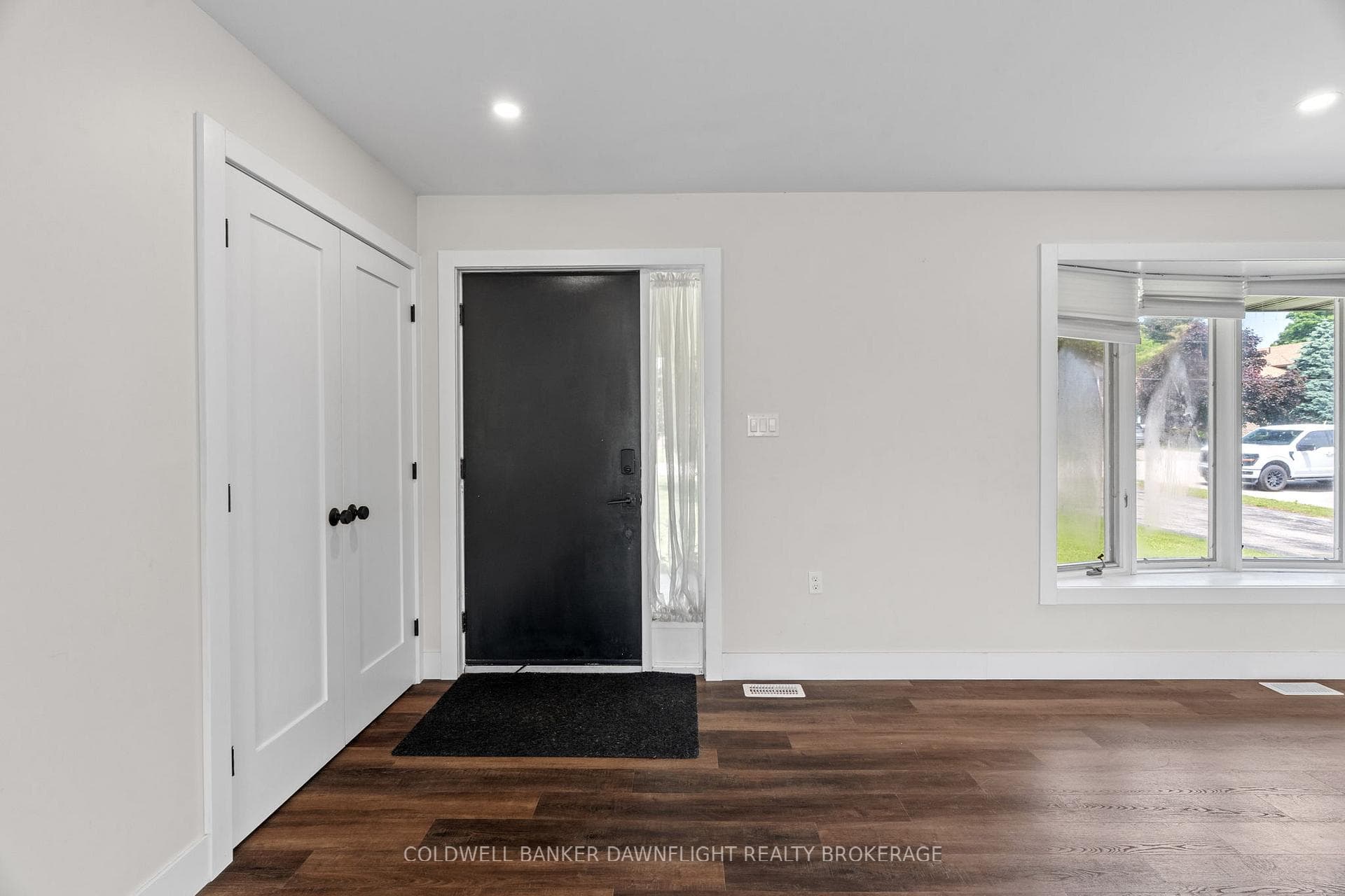 275 Place St Street photo 6