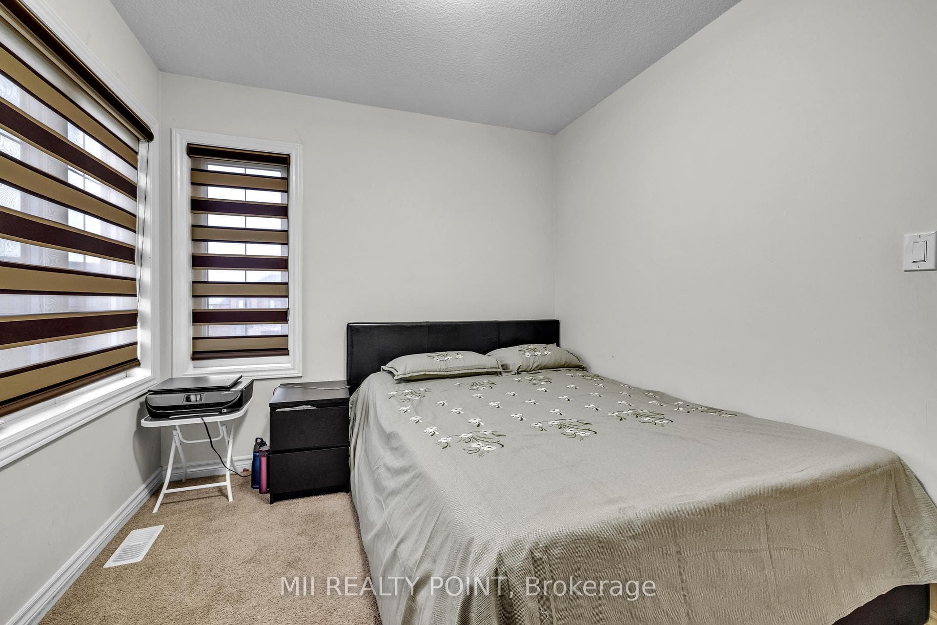 145 Links Crescent photo 24