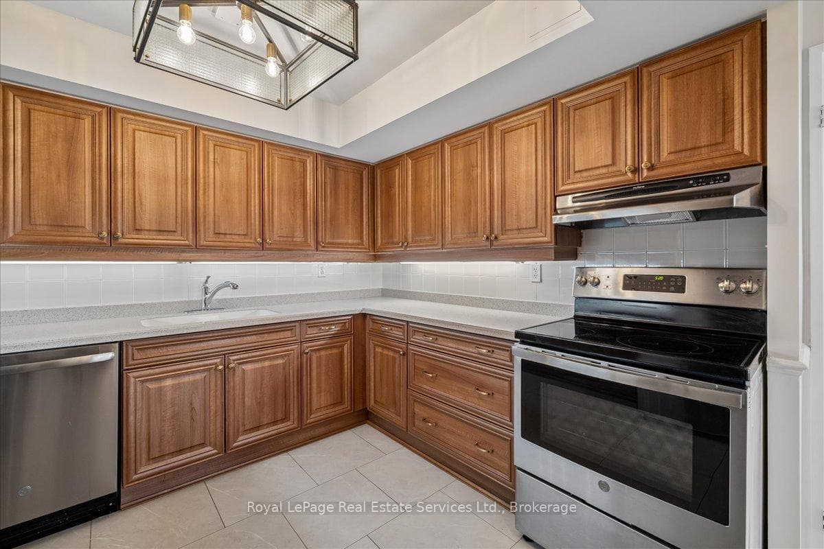 2170 Marine Drive Unit 506 photo 8