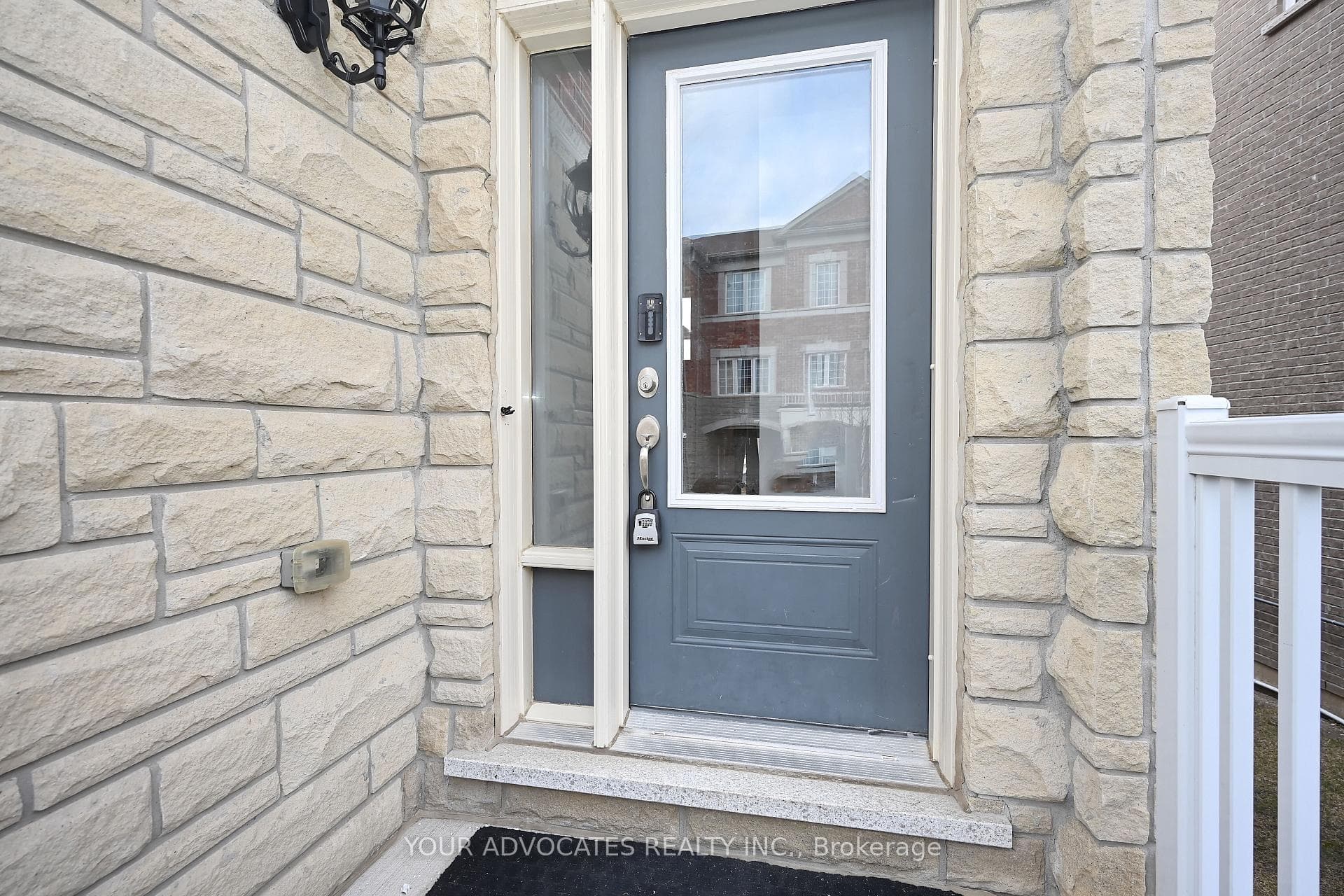 24 Aspen Hills Road photo 2