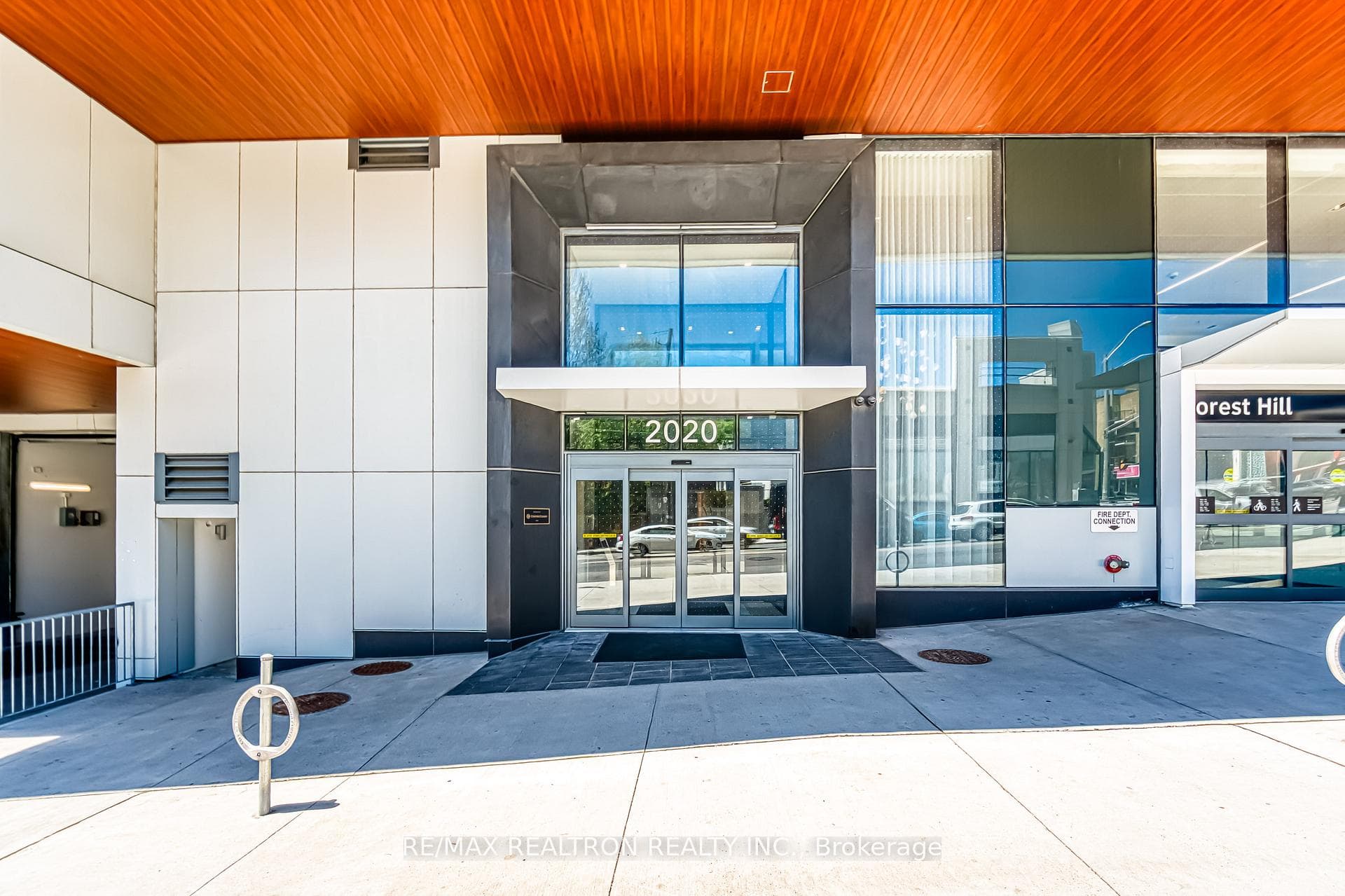 2020 Bathurst Street Unit 1215 photo 2
