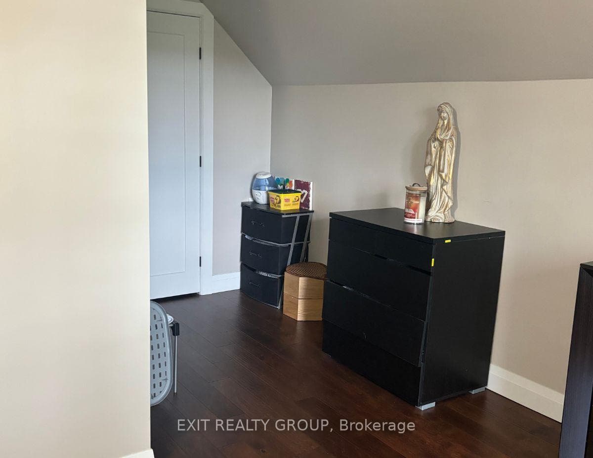 38 Holmes Road photo 18