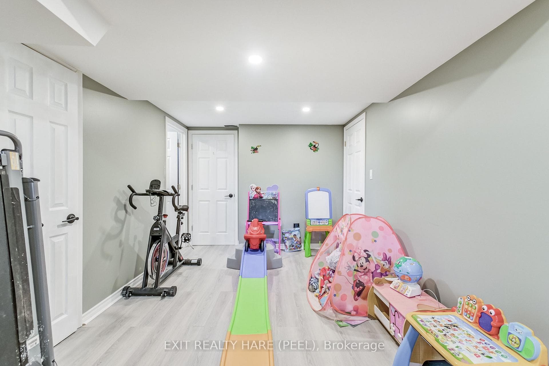 137 Cedargrove Road photo 31