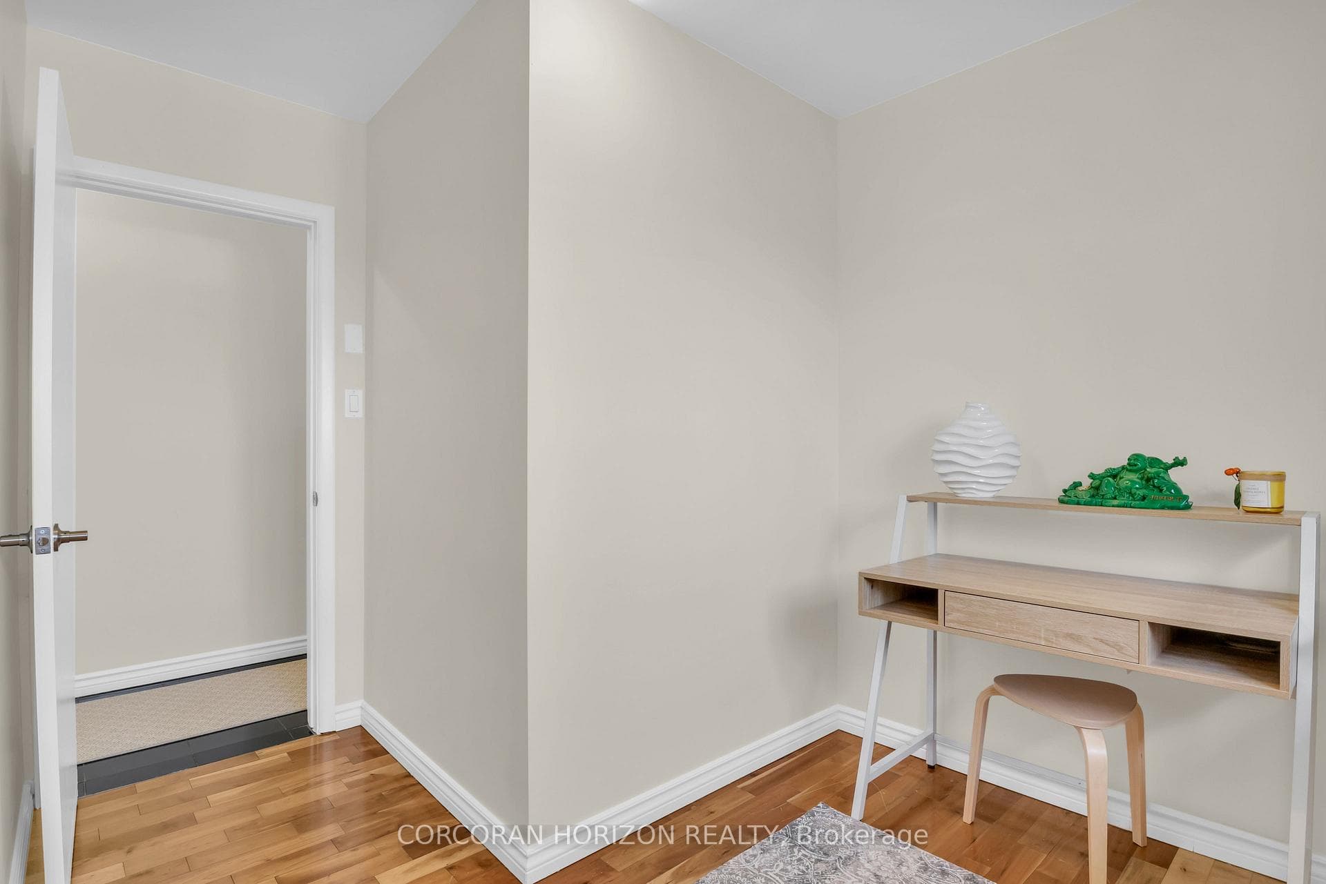 7226 Wellington Road photo 23