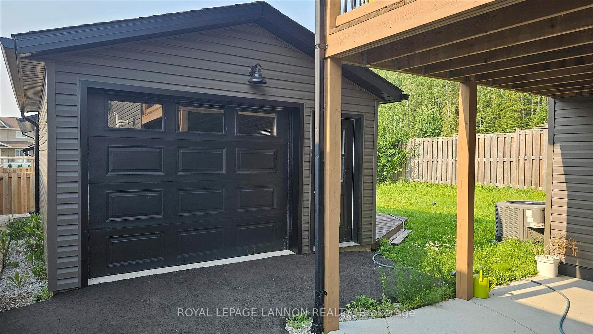 621 Burgundy Avenue photo 3