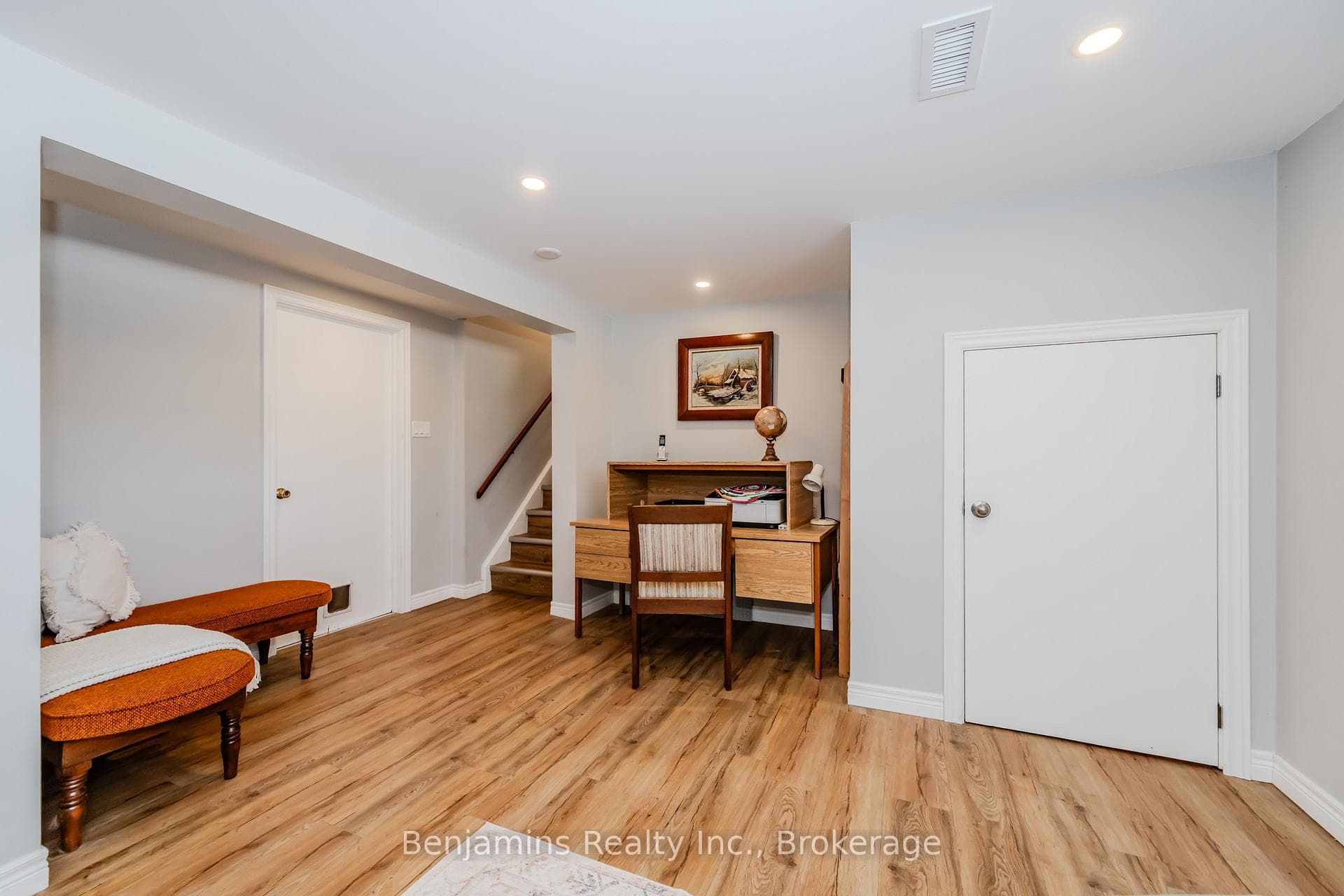 11 Willow Avenue photo 28