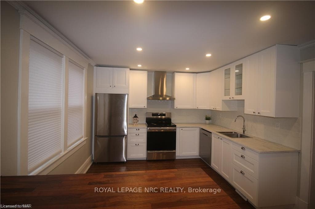 4463 SIXTH Avenue photo 6