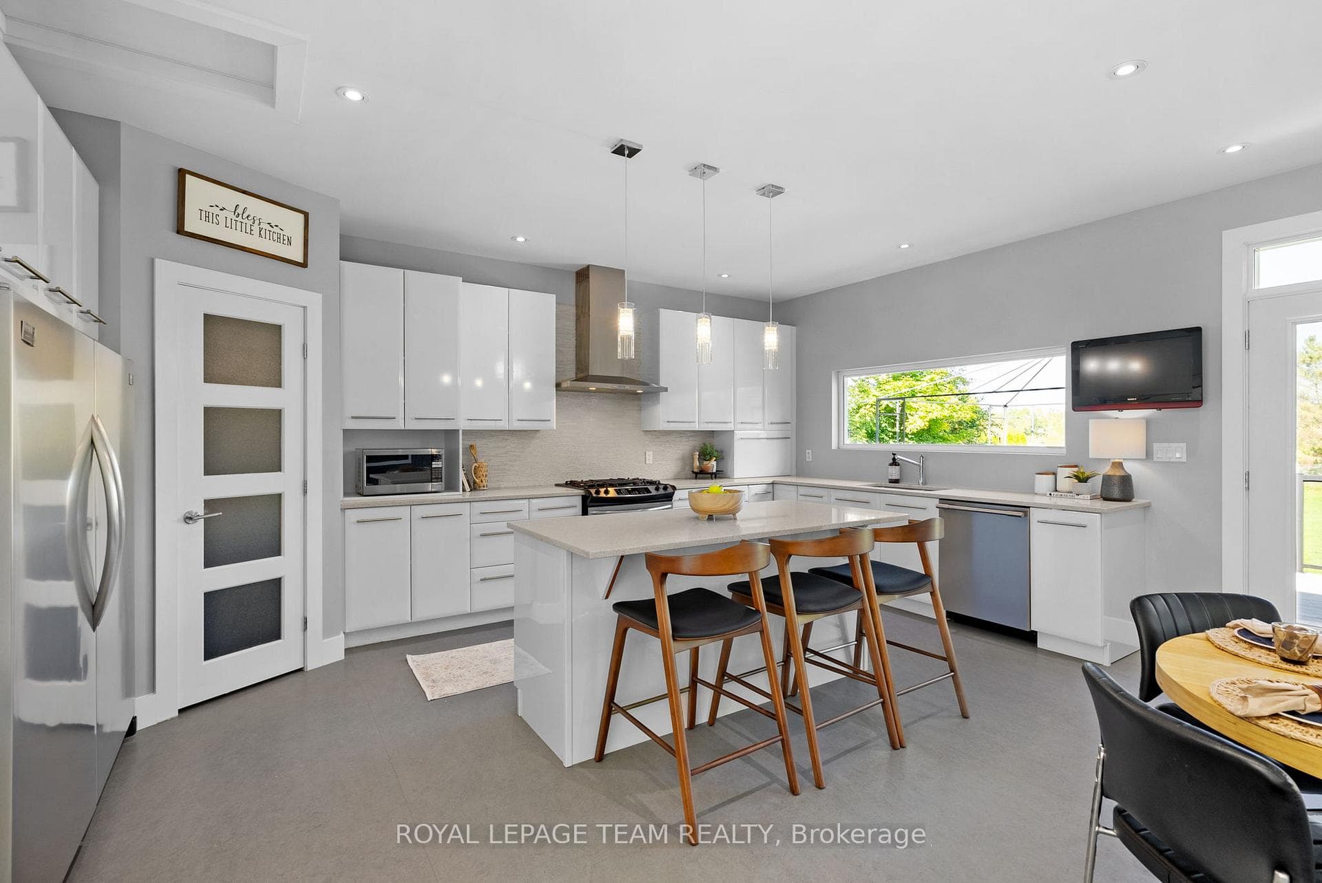 1700 Peter Robinson Road photo 9