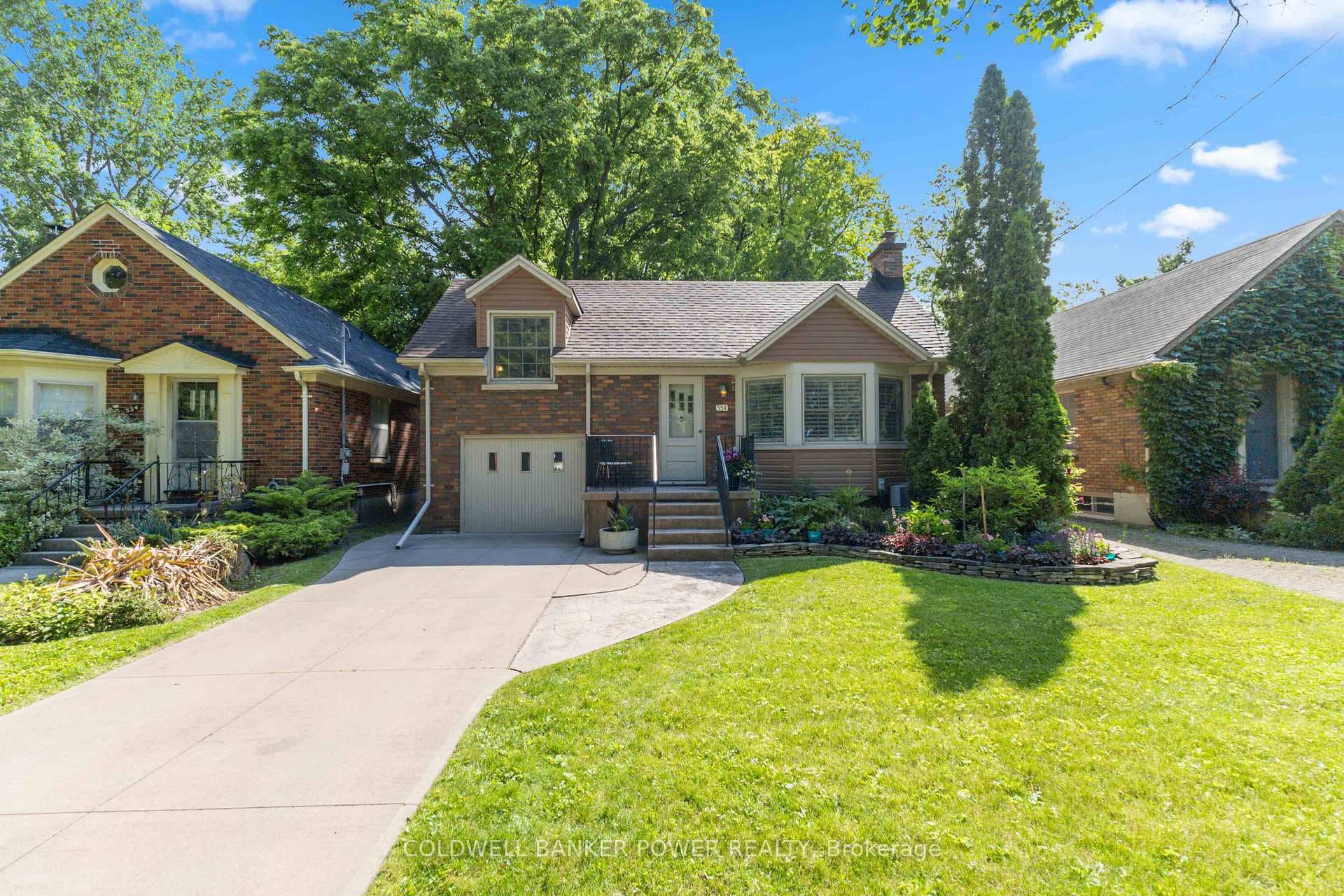 552 St George Street photo 3