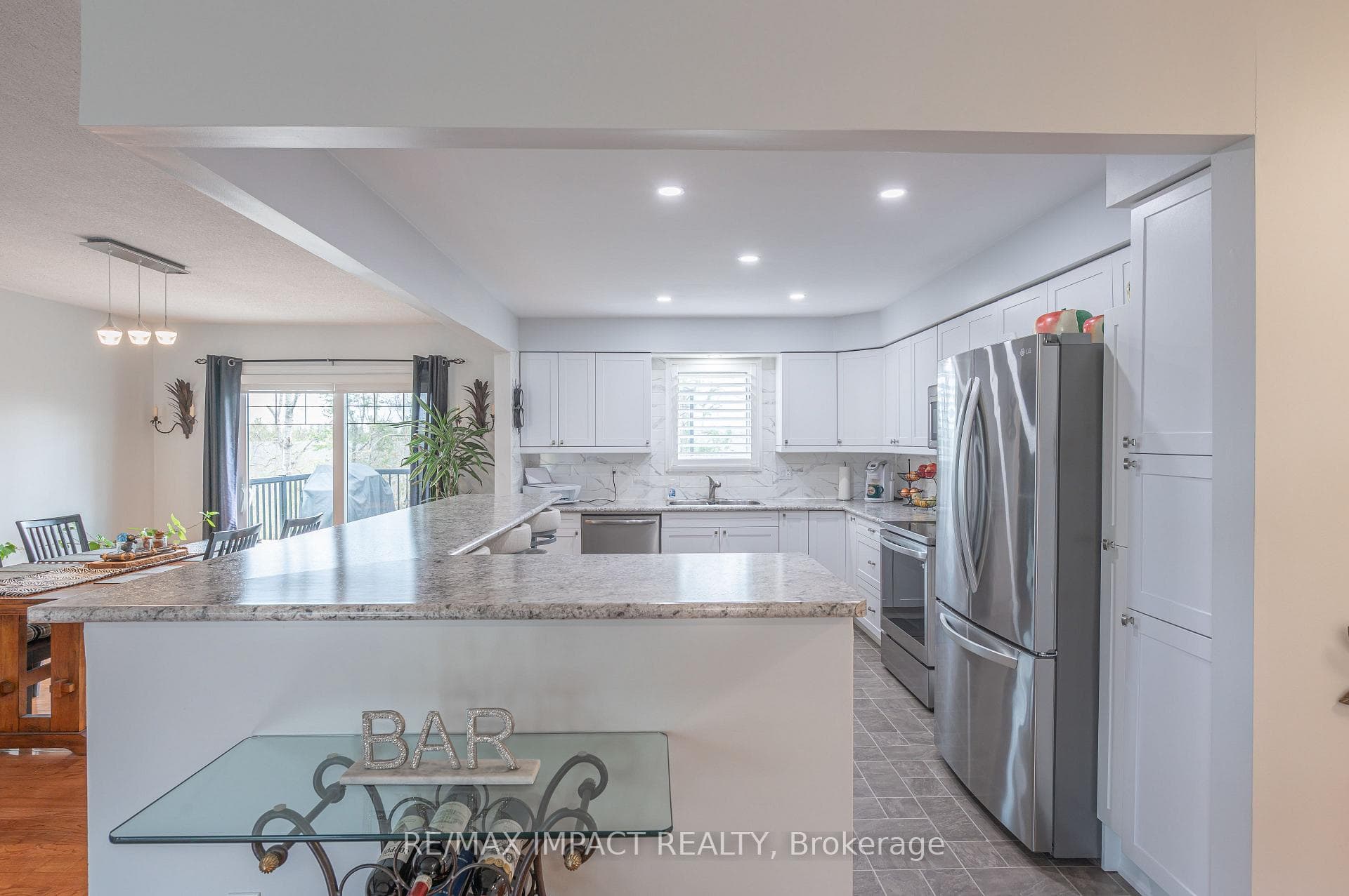10 Cedartree Lane photo 6