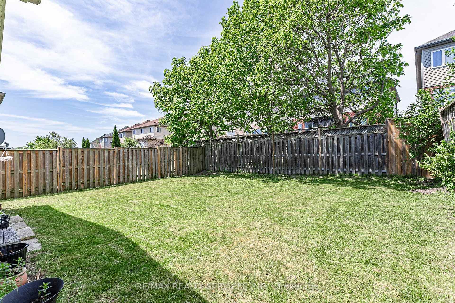 829 Oakcrossing Road photo 44