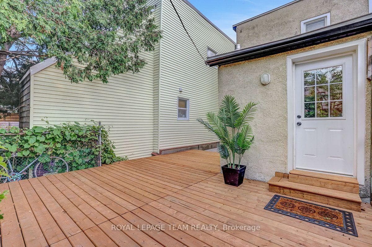 Large cedar deck (2026).