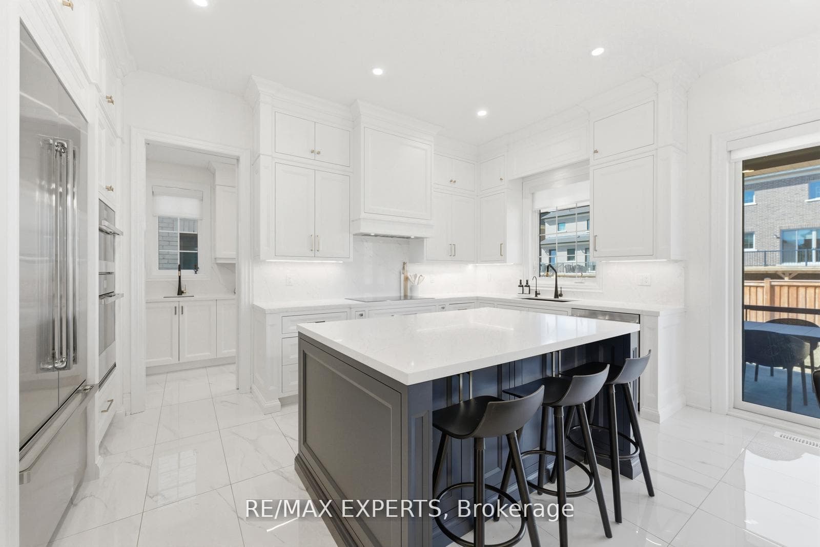 54 Winthrop Crescent photo 10