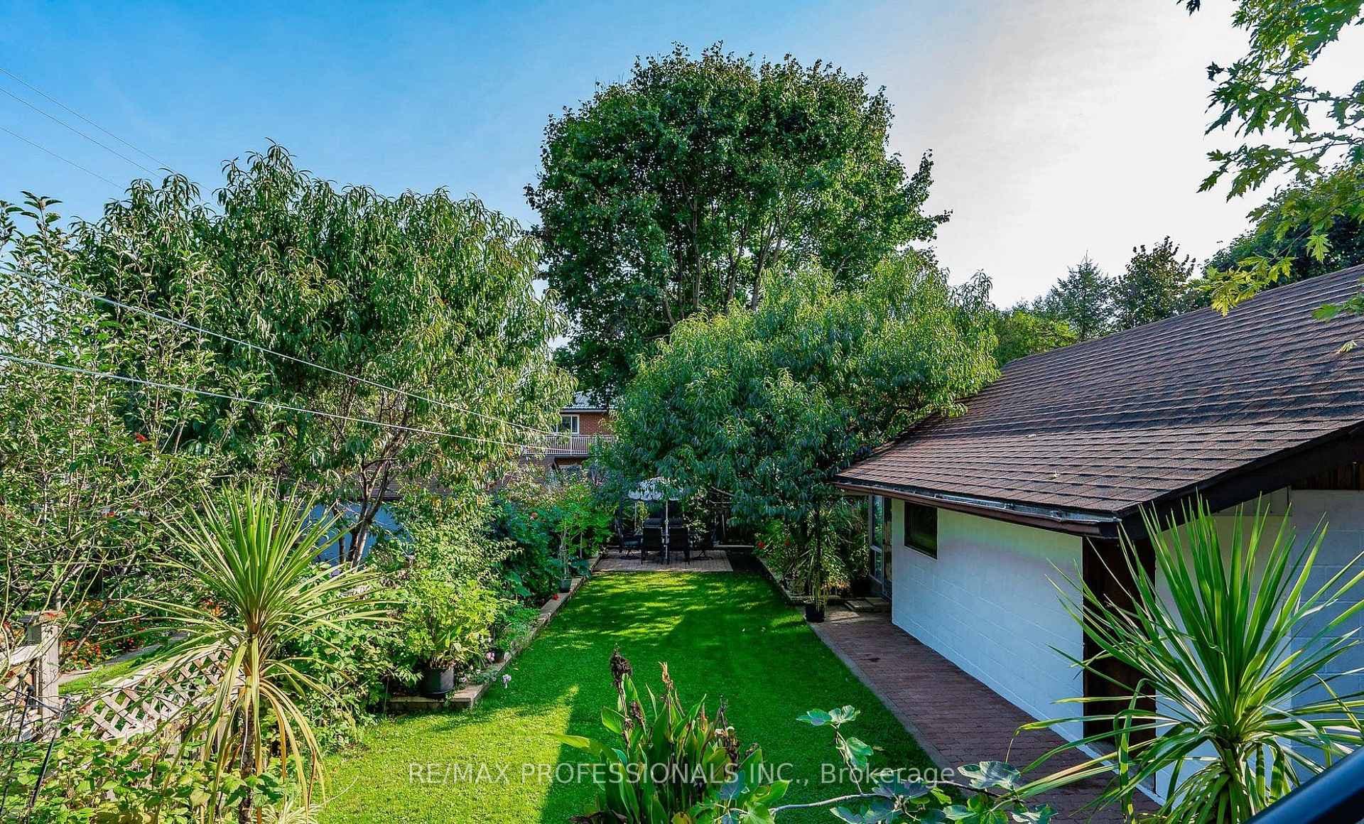 27 Stock Avenue Unit Upper photo 4
