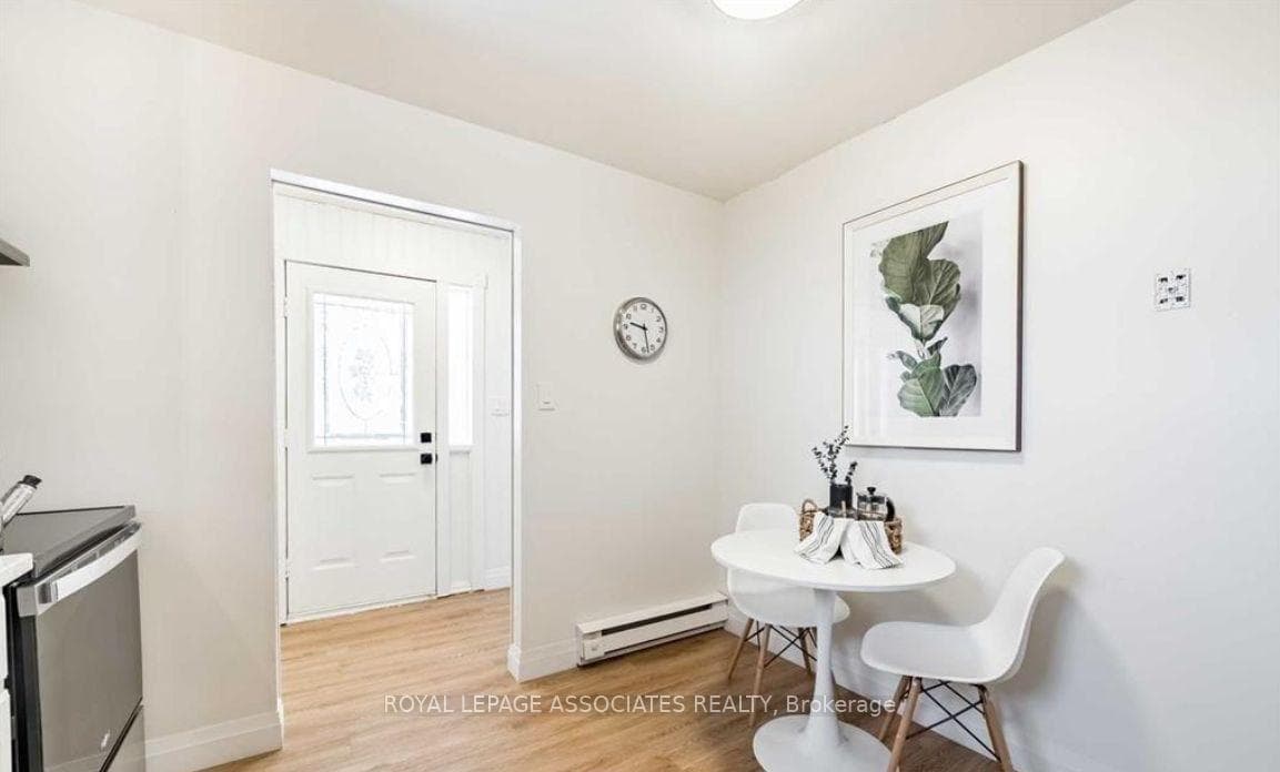 206 Willis Avenue Unit Main photo 2