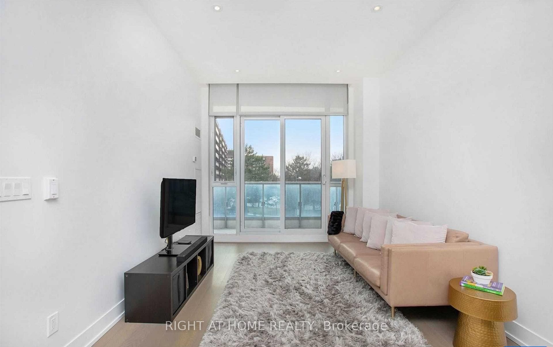 9471 Yonge Street Unit 316 photo 7