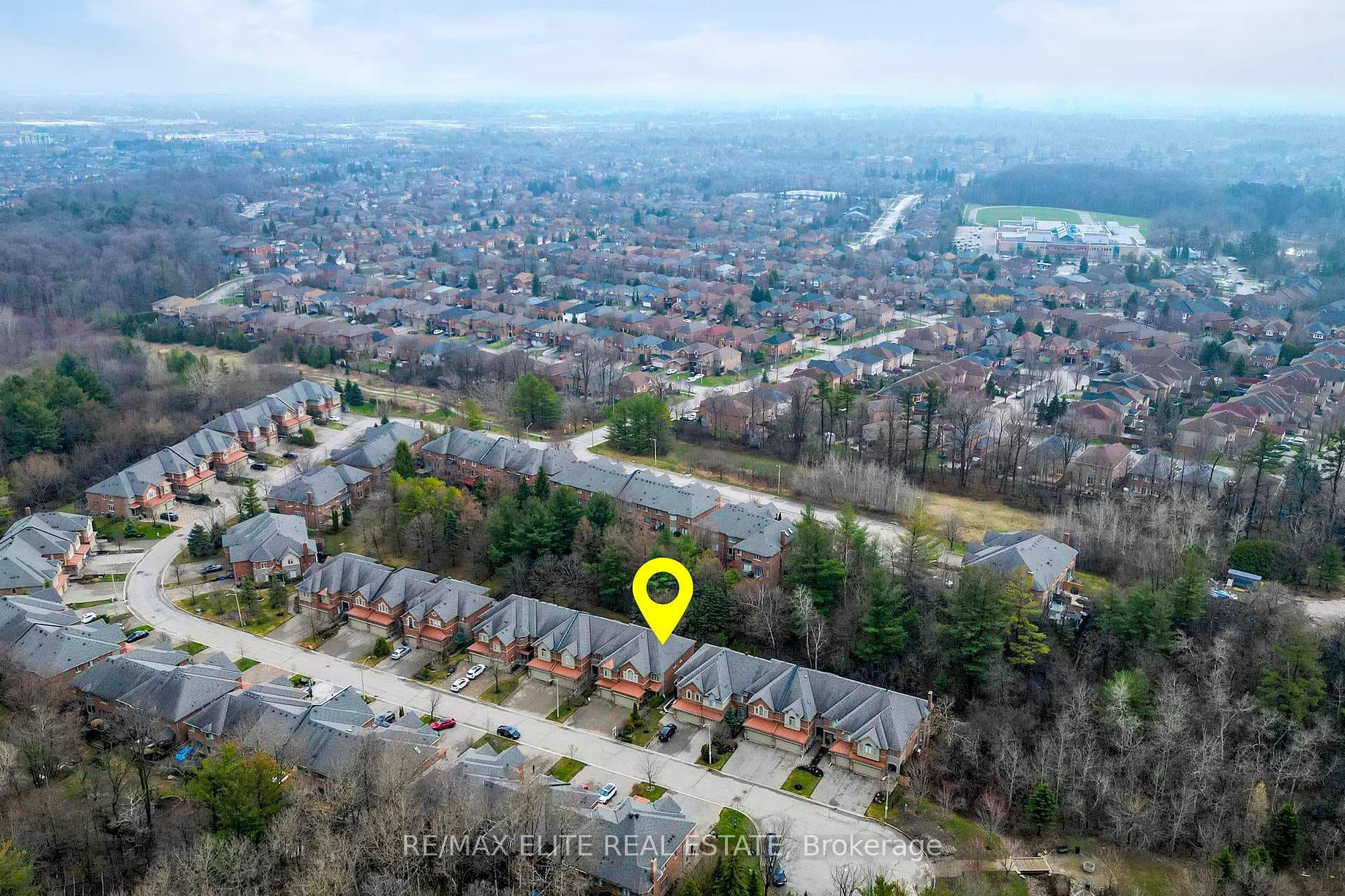 112 Westbury Court photo 45