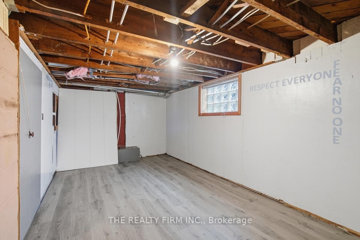 97 Springbank Drive photo 31