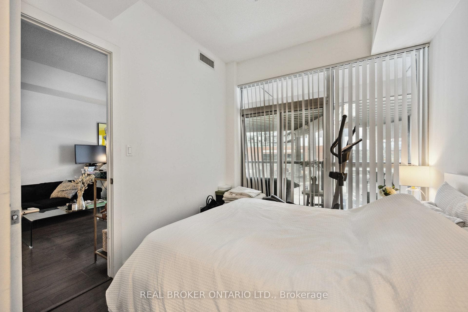 20 Bruyeres Mews Unit 219 photo 12