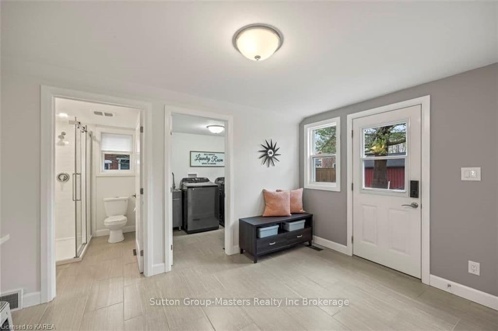 160 CHARLES Street photo 18