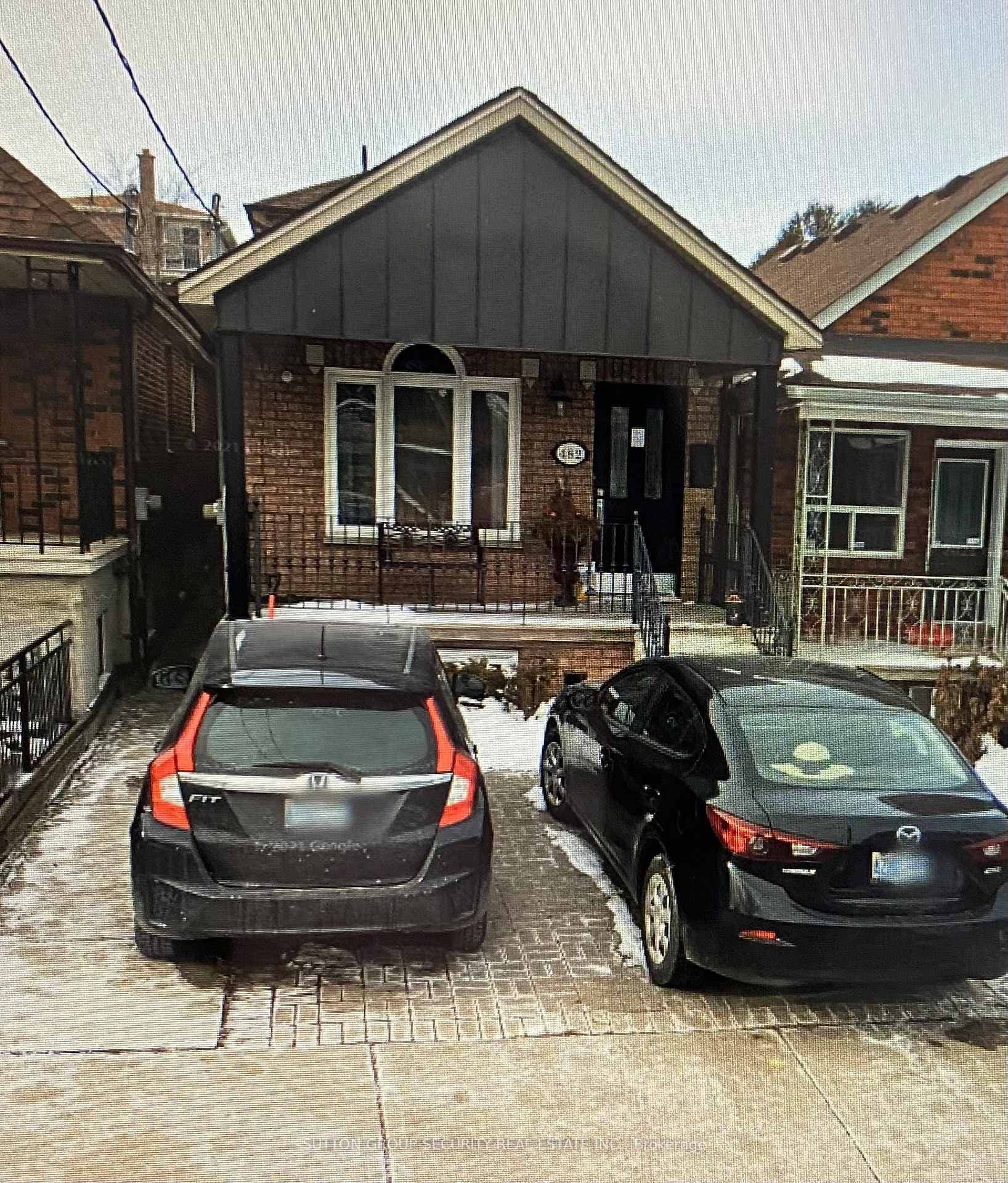 482 Westmount Avenue photo 2