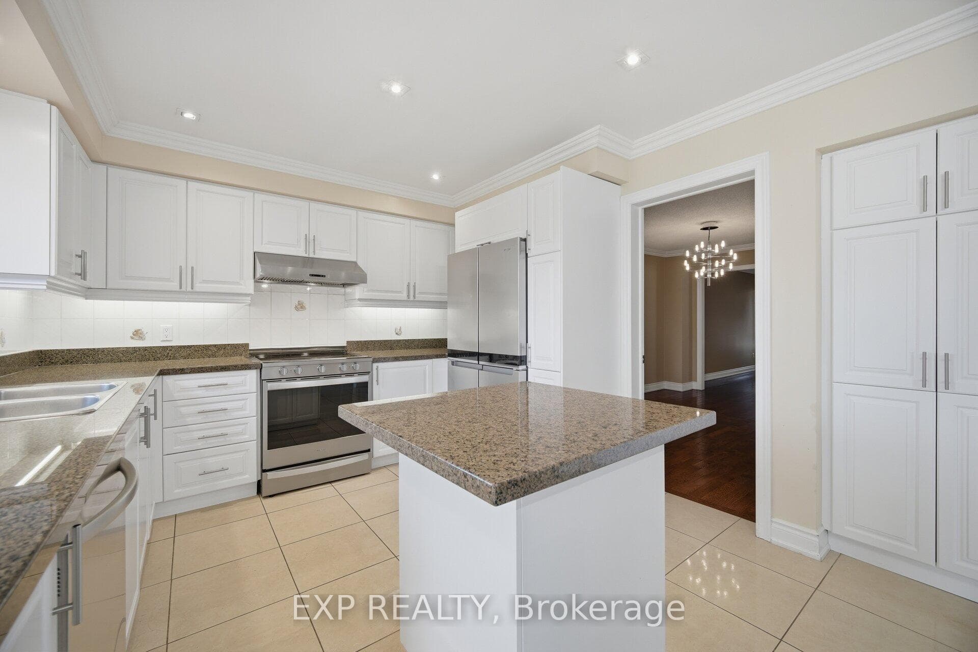 8912 Martin Grove Road photo 13