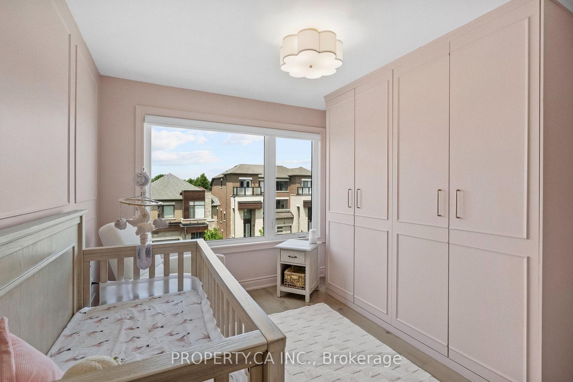 556 New England Court photo 29
