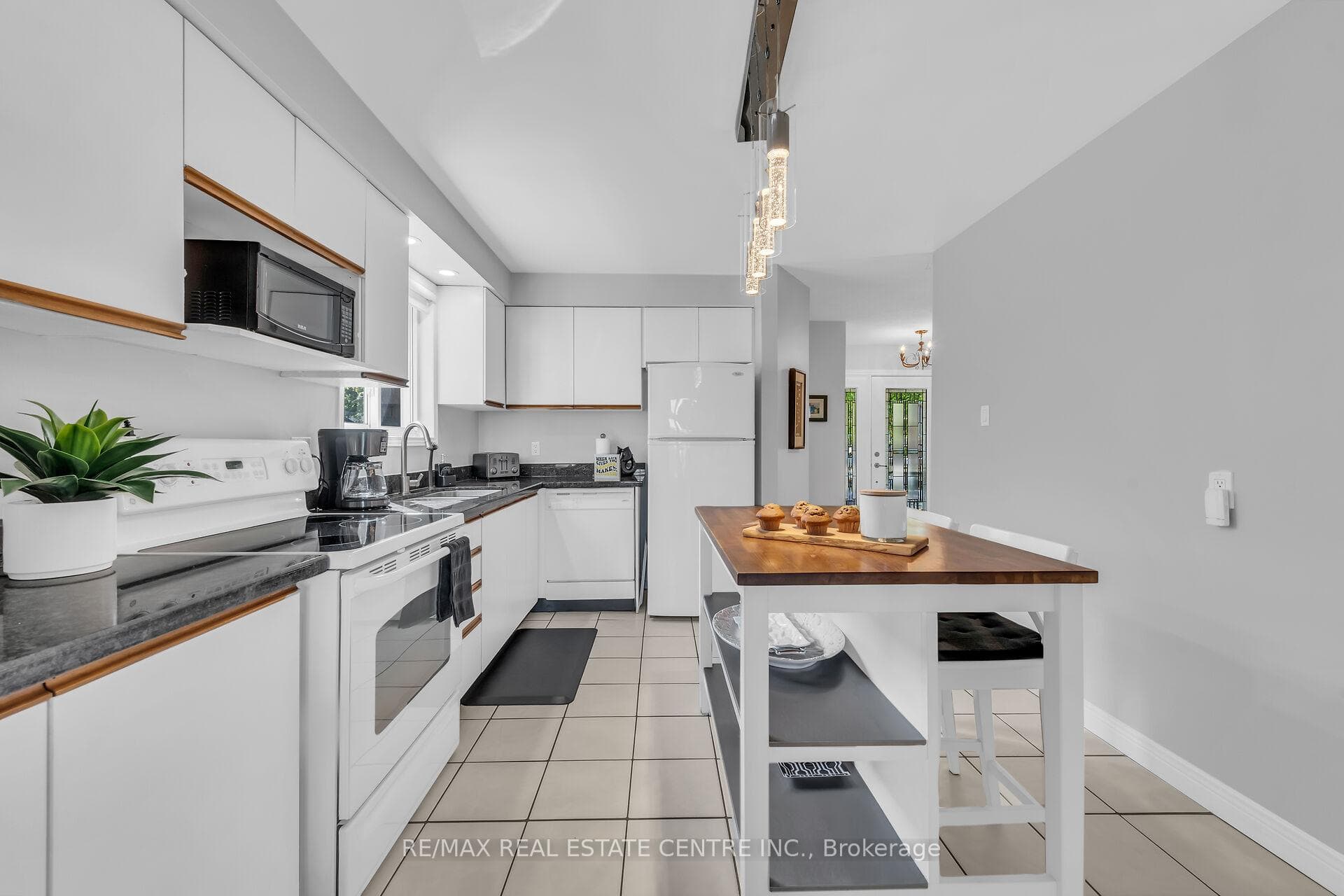 7 Agawam Court photo 8