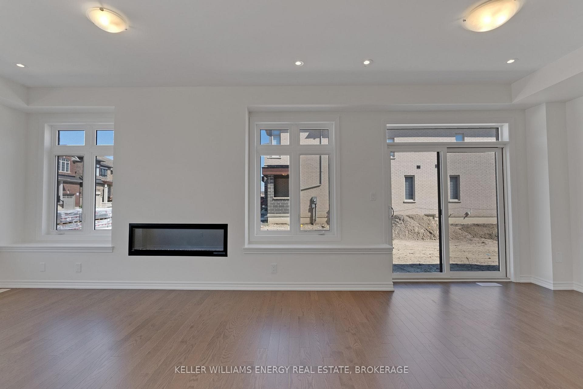 54 Mountainside Crescent photo 10